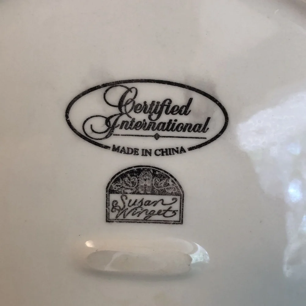 Susan Winget Certified International Rooster Dinner Plate 11